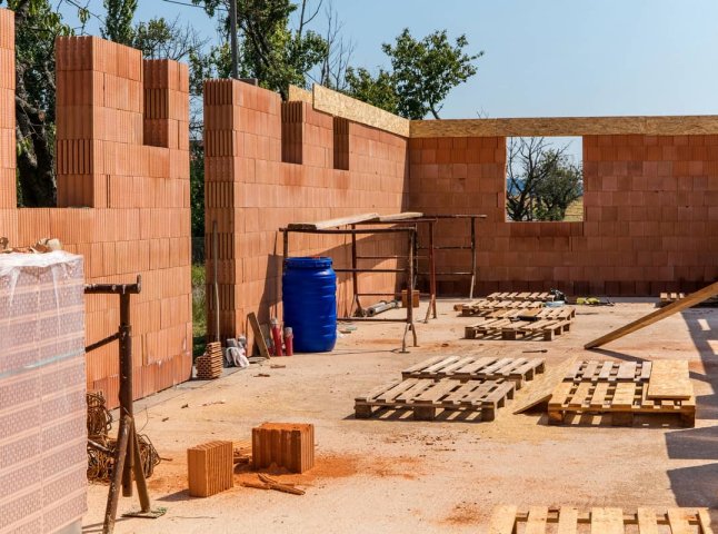 Яка вартість будівництва будинку у 2026 році: орієнтовні ціни за 1 м.кв.