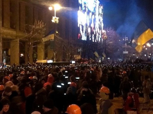 Вночі тисячі бійців "Беркуту" здійснили штурм Євромайдану (ВІДЕО)