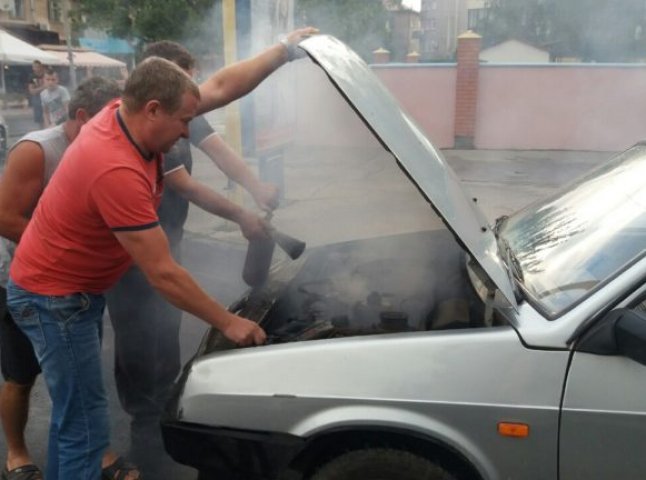 Ранкова пожежа в Ужгороді: горіло авто