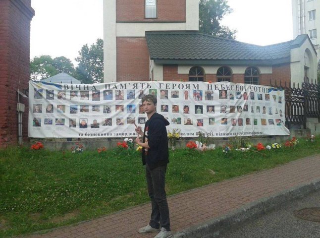 Малолітні біженці з Луганська глумляться над пам‘яттю Героїв Небесної Сотні (ФОТОФАКТ)