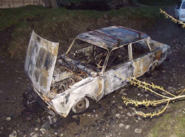 На Воловеччині згорів крадений автомобіль