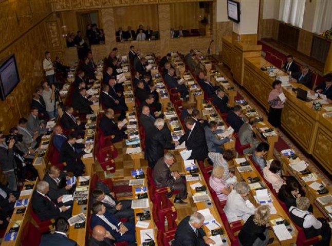 Депутати Закарпатської обласної ради передумали саморозпускатися