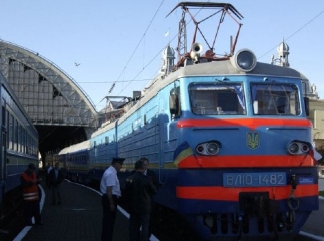 Потяг сполученням Одеса – Ужгород курсуватиме частіше
