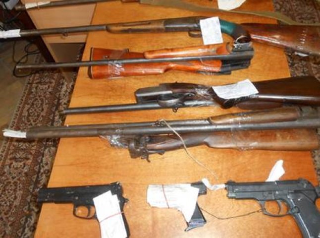 На Мукачівщині триває місячник добровільної здачі зброї
