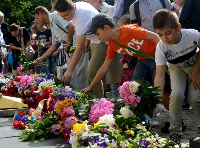 В Ужгороді відбулися урочистості з нагоди 73-річниці перемоги над нацизмом у Другій світовій війні