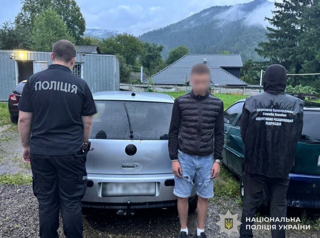 Поліція затримала двох чоловіків, які переправляли військовозобов’язаних через кордон