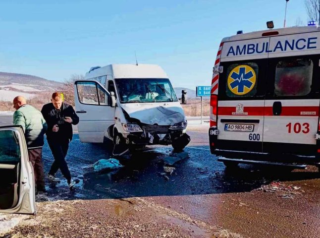 На Берегівщині медики рятували осіб, які потрапили у ДТП