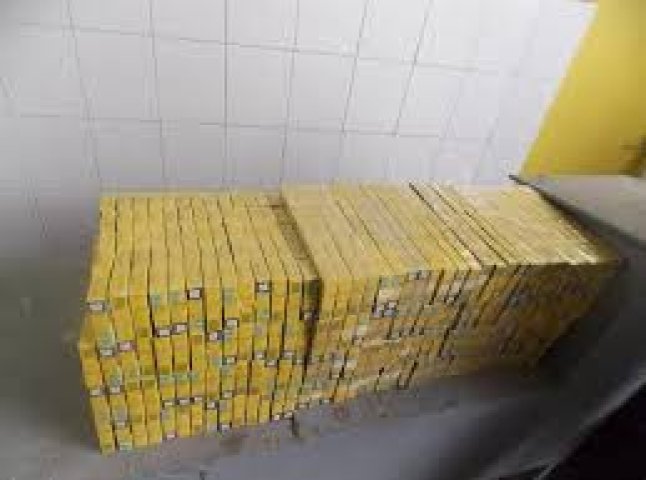 На румунському кордоні закарпатські прикордонники виявили 4 тисяч пачок сигарет