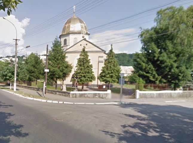 Священики будуть іти по вулицях і освячувати паски: один із храмів Мукачева визначився із святкуванням Великодня
