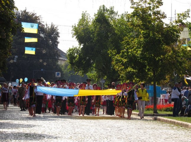 Парад вишиванок у Мукачеві: де збір учасників та коли стартує хода