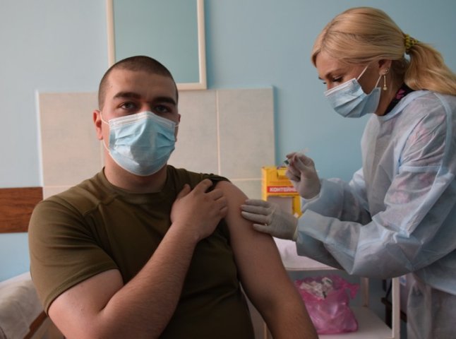 У Мукачівському прикордонному загоні вакцинували понад 100 осіб
