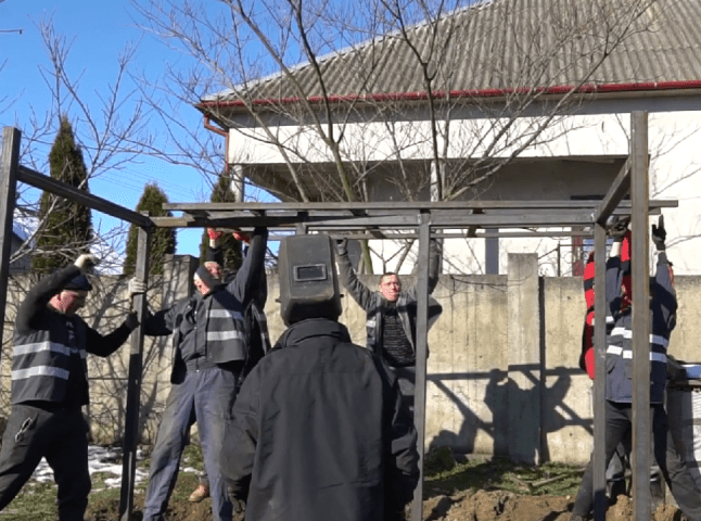 У кількох селах Мукачівської громади облаштовують автобусні зупинки