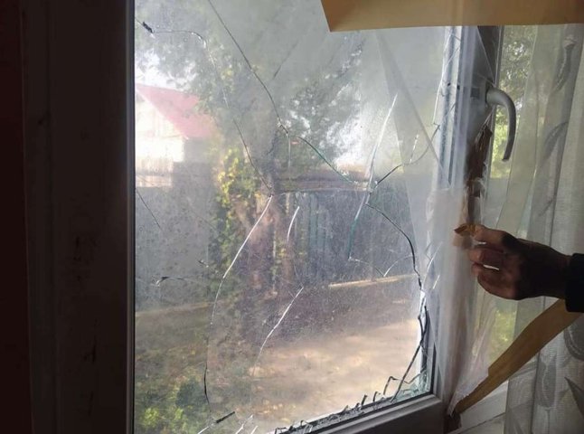 Чоловік розбив вікно у будинку знайомого: відома причина