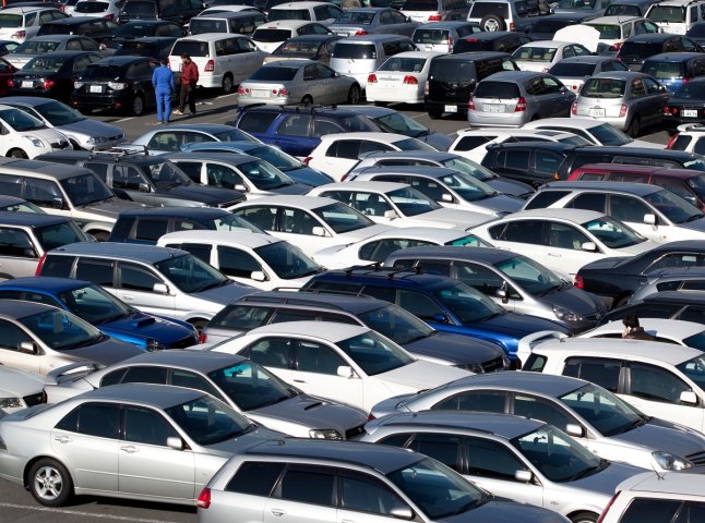 Мінекономіки хоче скасувати спецмито на імпорт автомобілів в Україну
