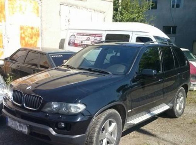 Джип "BMW X5", який у Мукачеві збив жінку, знайшли на автомийці у Кольчині