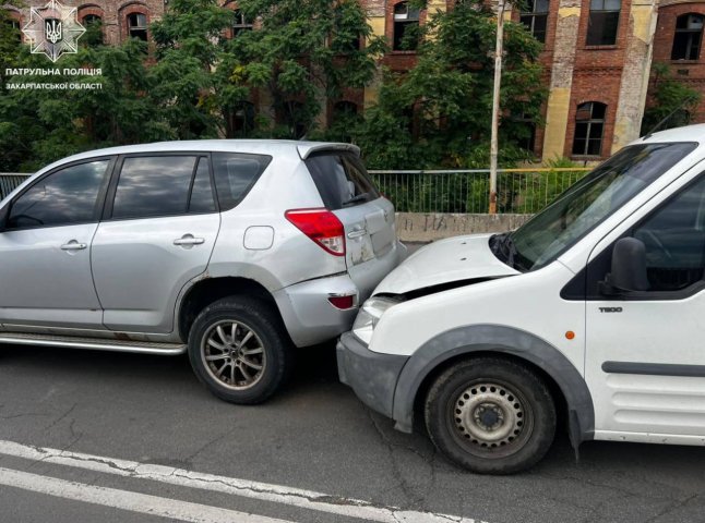 Нетверезий водій скоїв аварію у Мукачеві Нетверезий водій скоїв аварію у Мукачеві
