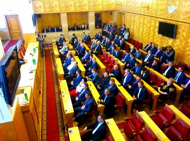Сесія Закарпатської обласної ради розпочалася із невеличкої затримки