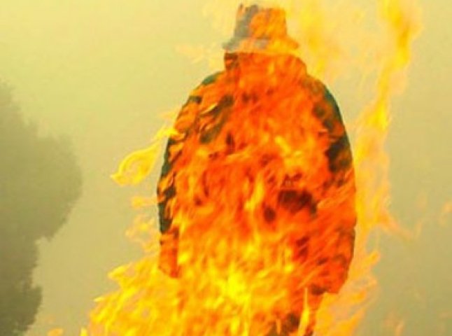 Сина чоловіка, який спалив себе живцем поблизу Мукачева, шукають вже другий день (ВІДЕО)