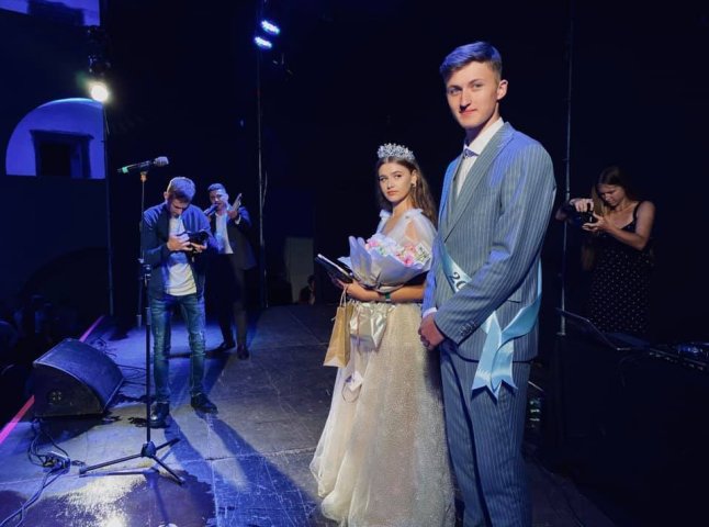Визначено короля та королеву балу випускників у Мукачеві