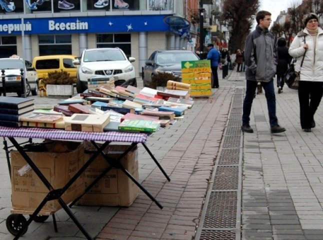Задля допомоги військовим в Ужгороді продаватимуть книги