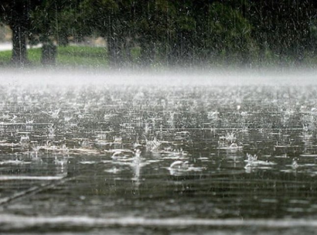Синоптики знову попереджають про зливи у кількох районах області