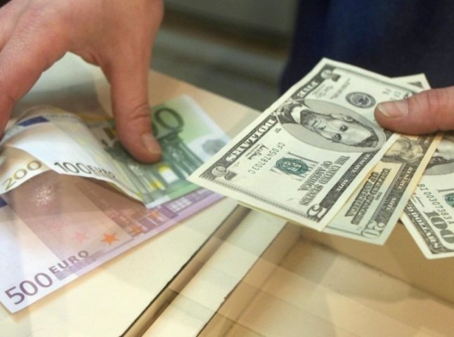 Експерти спрогнозували курс долара на жовтень