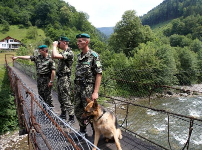 Закарпатські прикордонники затримали трьох осіб кавказької зовнішності