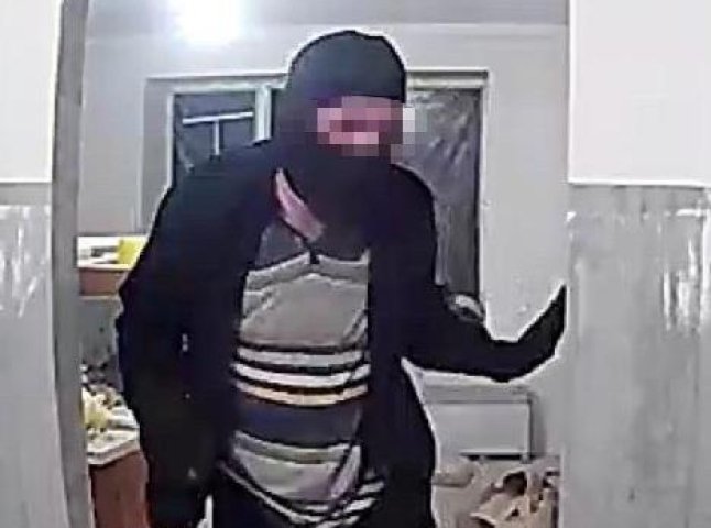 Поліцейські Мукачева викрили квартирного злодія