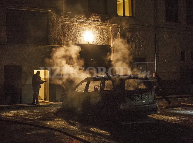 З’явились фото спаленого автомобіля Володимира Чубірка