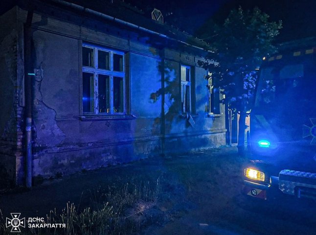 У Мукачеві проти ночі горів житловий будинок