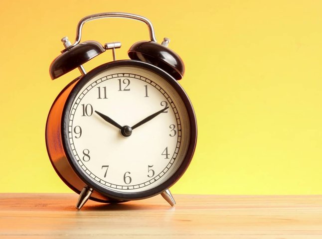 Коли в Україні переводять годинники на літній час 2026