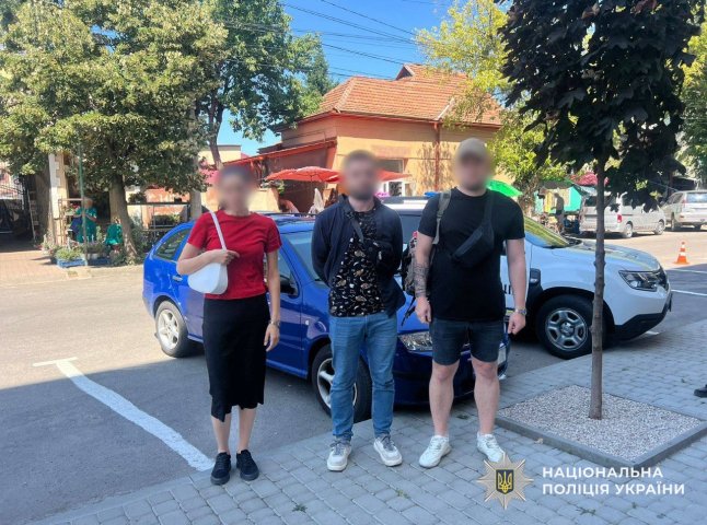 Поліцейські затримали молоду закарпатку і розповіли, що вона накоїла Поліцейські затримали молоду закарпатку і розповіли, що вона накоїла