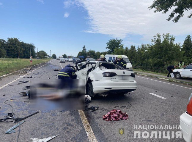 Поліція показала страхітливі фото із ДТП, в якій загинув закарпатський поліцейський та його сім’я