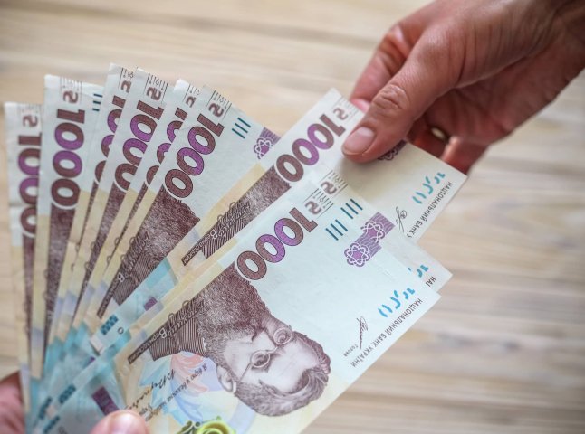 Від 450 до 3100 гривень: хто з українців отримає виплату до Дня Незалежності