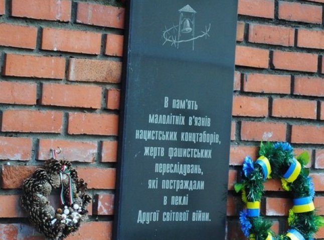 У Мукачеві вшанували в’язнів фашистських концтаборів (ФОТО)