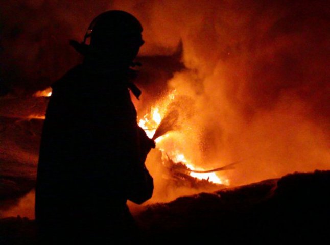 В одному із торгових комплексів Мукачева сталась пожежа
