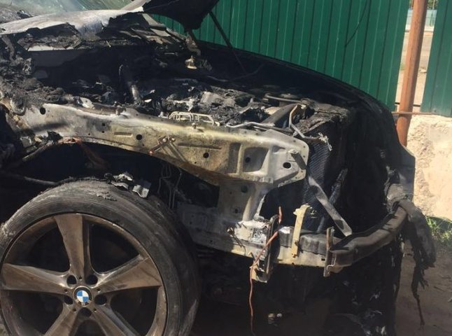 Під ранок у Виноградові горів "BMW"