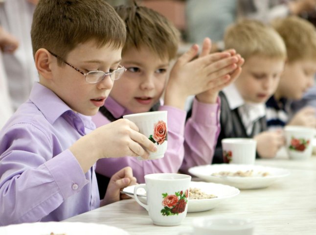 Хустська прокуратура викрила підприємців, які підробили документи для участі у закупівлі харчування для школярів Іршавщини