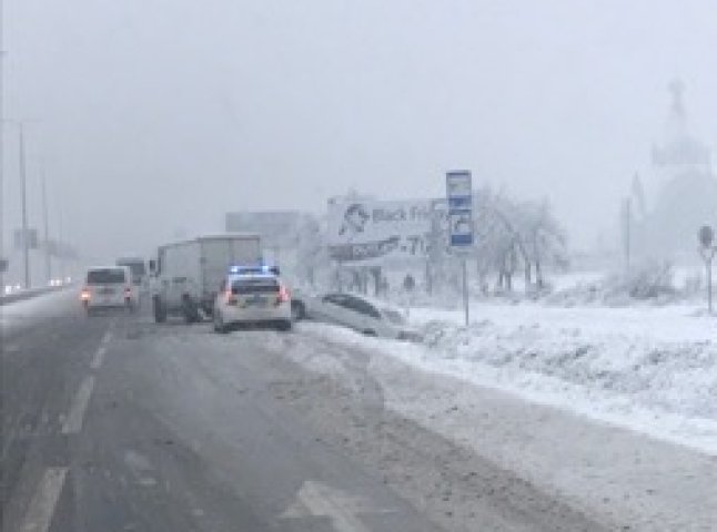 На виїзді з Ужгорода сталась ДТП