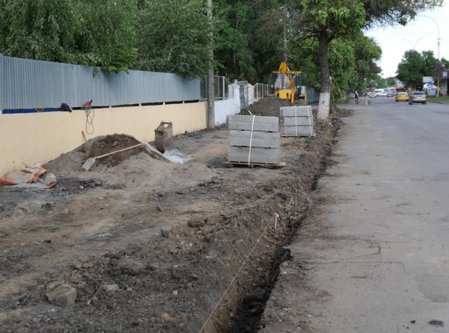 В Ужгороді на вулиці Будителів розпочали капітальний ремонт тротуарів