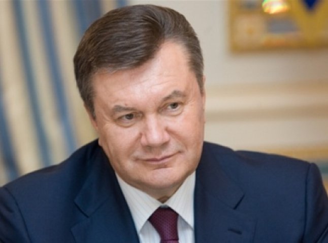 В Ялті Януковича назвали "майстром спорту" та захищають від яєць