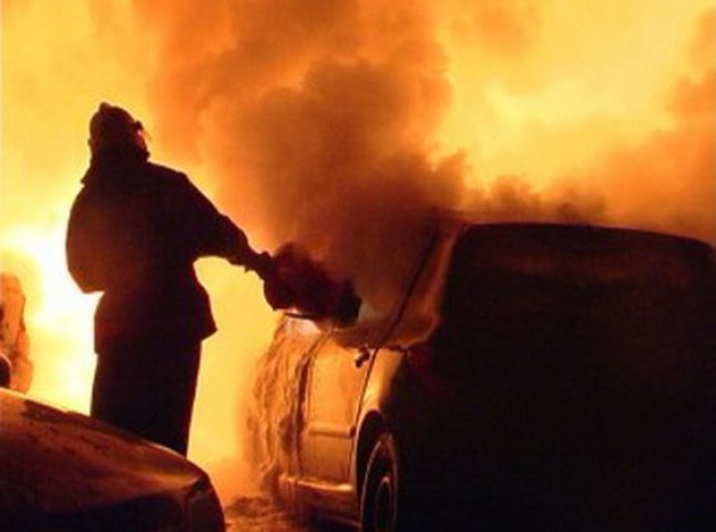 В Ужгороді невідомі підпалили "Нісан" місцевого бізнесмена