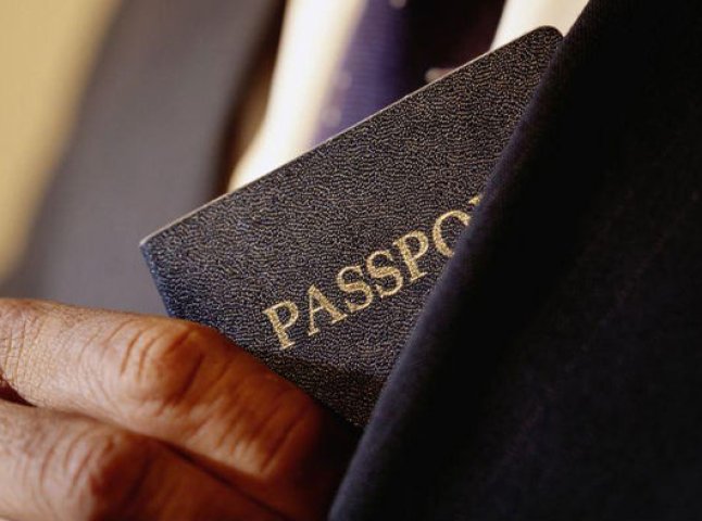Міністерство закордонних справ України анулювало дипломатичні паспорти братів Балог
