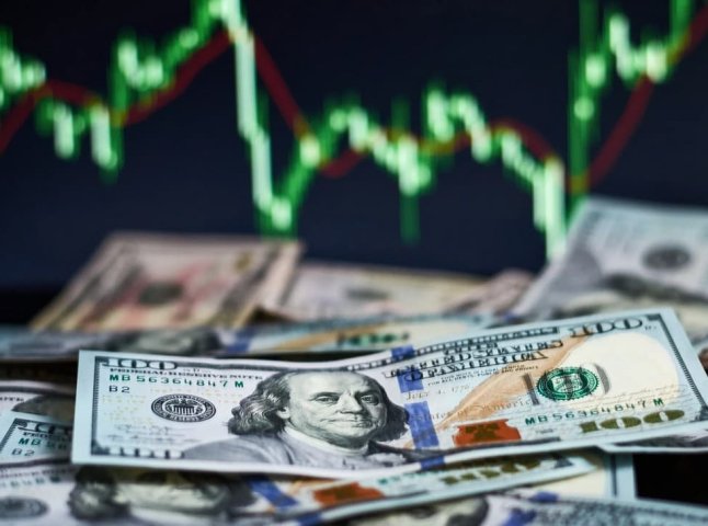 Чи буде долар по 50 гривень: економісти дали прогнози