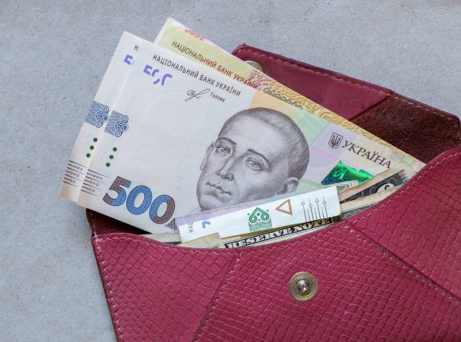 500 гривень готуються зарахувати на картку: у травні інакше дадуть одну допомогу