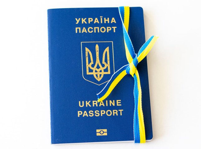 Треба мати ці документи: з’явилось попередження для українців, які виїхали за кордон