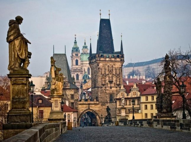 У Чехії почали видавати COVID-паспорти для подорожей у сусідні країни