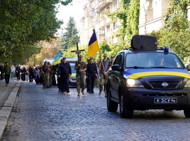 В Ужгороді попрощалися із 40-річним захисником В Ужгороді попрощалися із 40-річним захисником