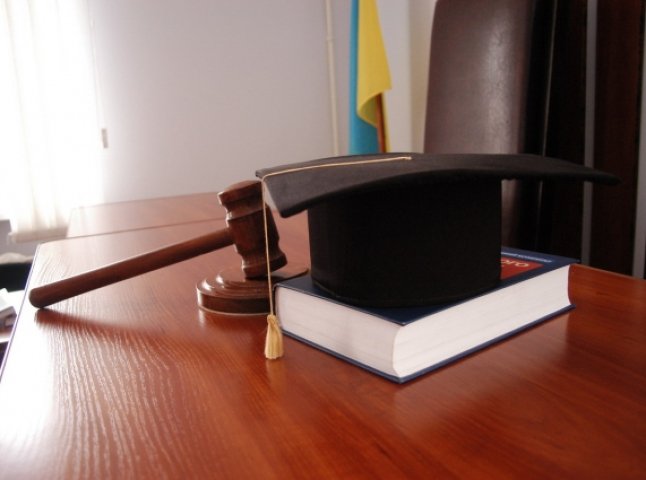 Суддя апеляційного суду подала заяву про відставку