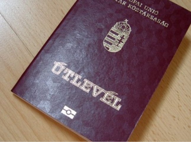 Посольство Угорщини відмовилося надати інформацію про видачу паспортів українцям, – ЗМІ